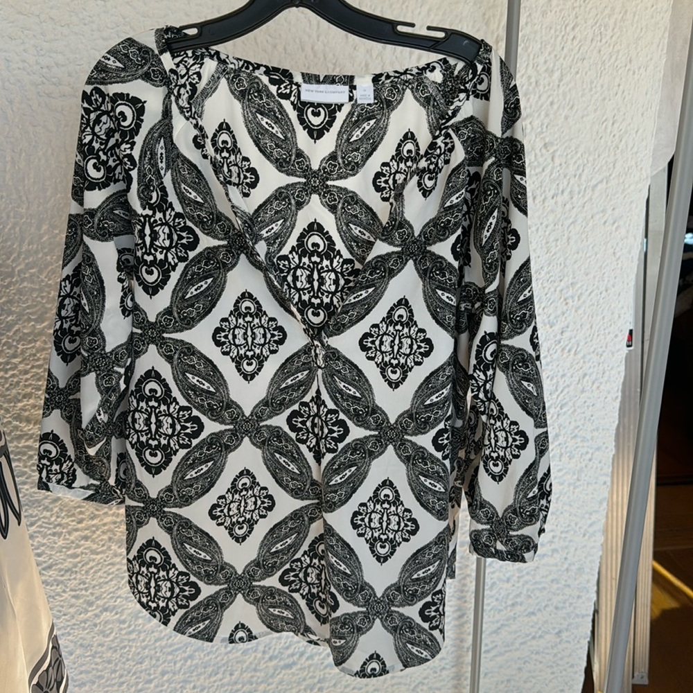 New York and Company blouse size M